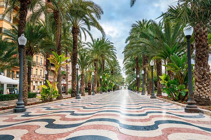 Vistas al Mar: Beachfront Getaway with Pool and Sports Facilities Alicante Exterior photo