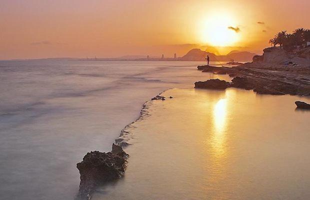Vistas al Mar: Beachfront Getaway with Pool and Sports Facilities Alicante Exterior photo